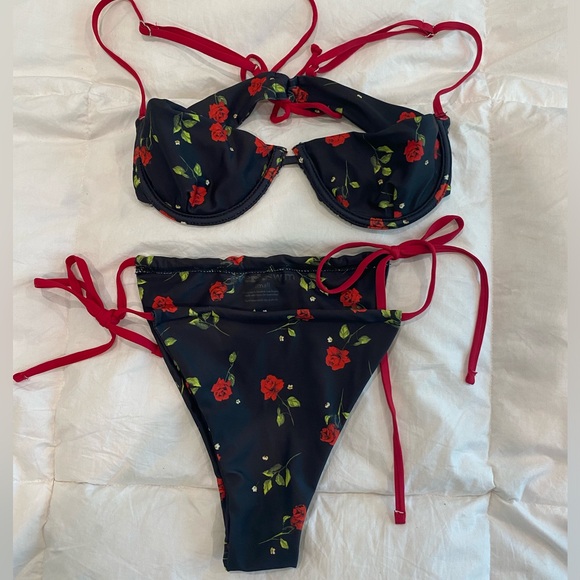 New Never worn! Black red rose bikini. - Picture 2 of 6